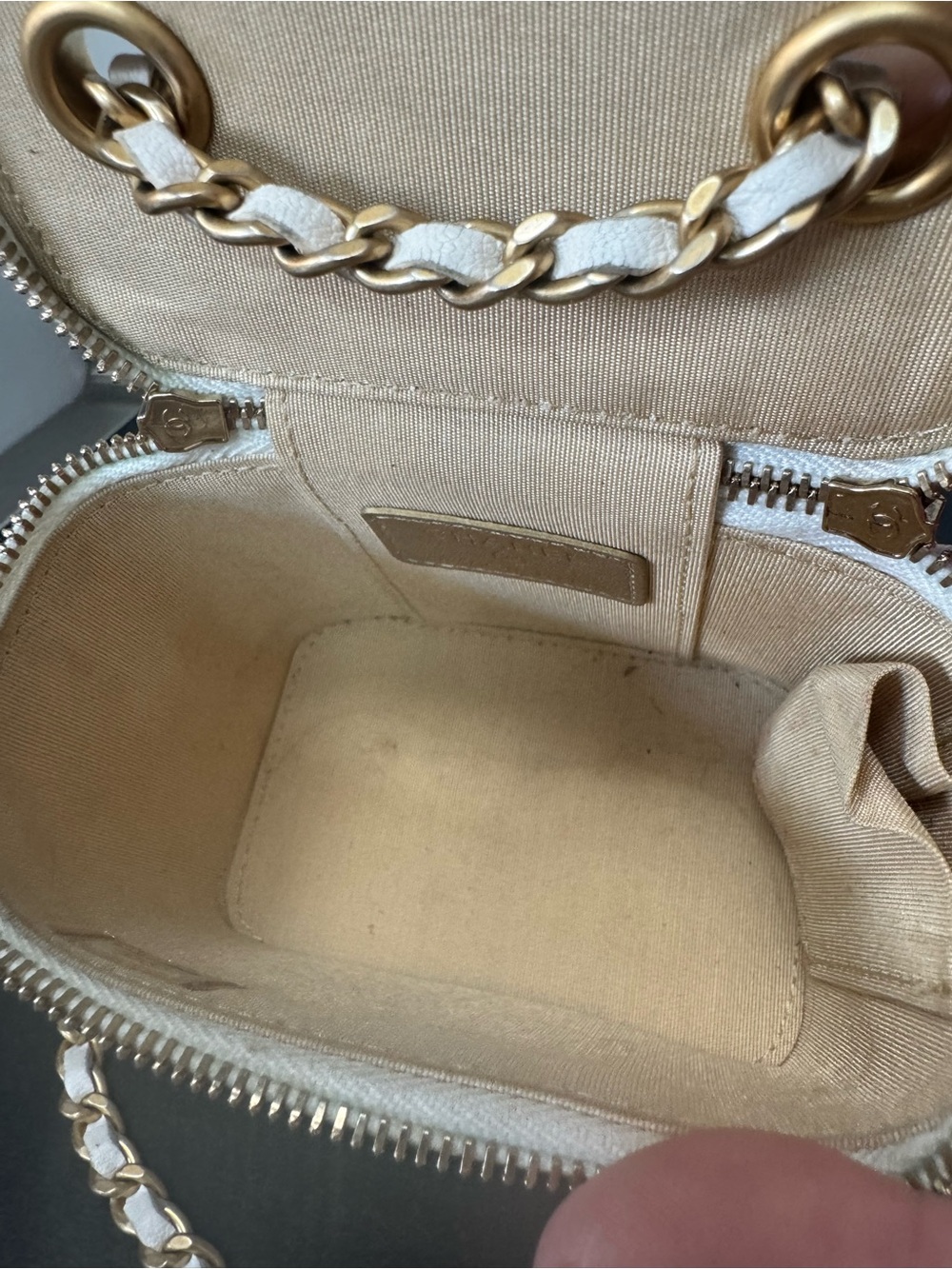 CHANEL Vanity leather crossbody bag - Picture 14 of 15